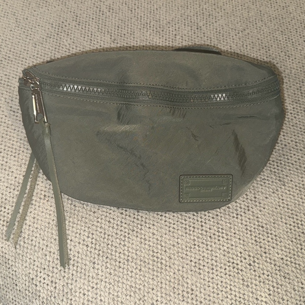Rebecca Minkoff Green Nylon Belt Bag EUC Style SS20GWNB86